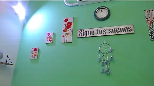 Snapshot of skinnysofia18 chatting on February 19, 2026, 1:30 pm skinnysofia18 online show from February 19, 2026, 1:30 pm