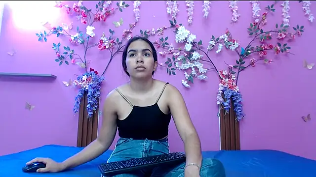 skinnysofia18 online show from May 29, 2026, 2:01 pm