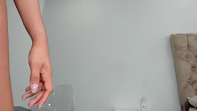 SeleneMakris online show from October 14, 2025, 1:12 pm