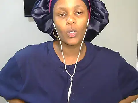 Snapshot of Sultry_Booty chatting on October 18, 2025, 3:58 pm Sultry Booty online show from October 18, 2025, 3:58 pm