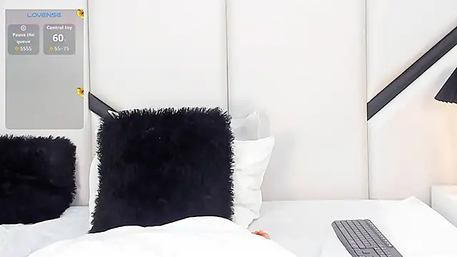 XimenaCosta online show from June 30, 2026, 12:38 pm