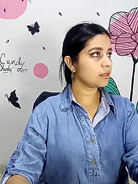 ValerieLove  online show from October 13, 2025, 7:48 pm