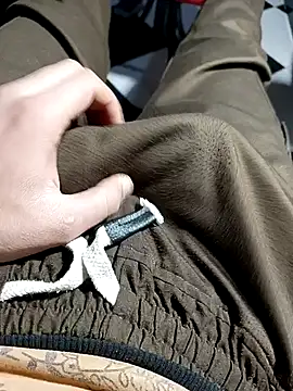 Snapshot of anis3g4 chatting on November 7, 2025, 9:08 pm anis3g4 online show from November 7, 2025, 9:08 pm