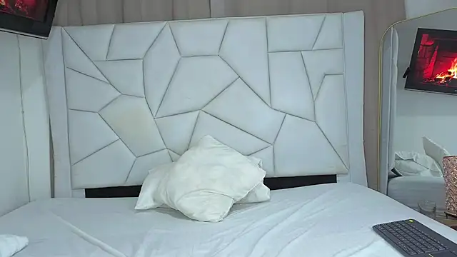 Snapshot of Paulaboterom chatting on October 9, 2025, 4:40 pm Paulaboterom online show from October 9, 2025, 4:40 pm