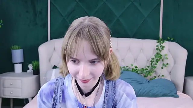 Snapshot of Beverly_Gomes chatting on November 8, 2025, 4:21 pm Beverly Gomes online show from November 8, 2025, 4:21 pm