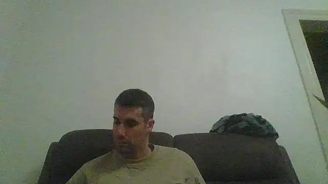 JulioIsHere4you online show from December 16, 2025, 9:19 pm