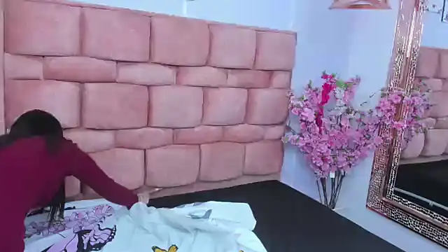 Snapshot of sharik_noa chatting on November 4, 2025, 7:39 pm sharik noa online show from November 4, 2025, 7:39 pm