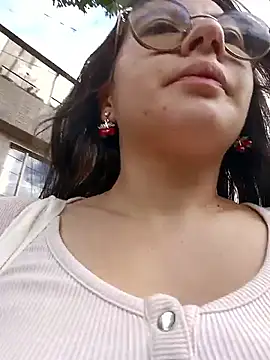 Bella Sumers online show from May 14, 2026, 6:27 pm