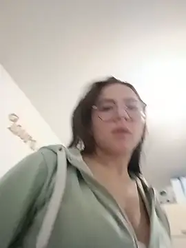 Bella Sumers online show from May 18, 2026, 2:01 am