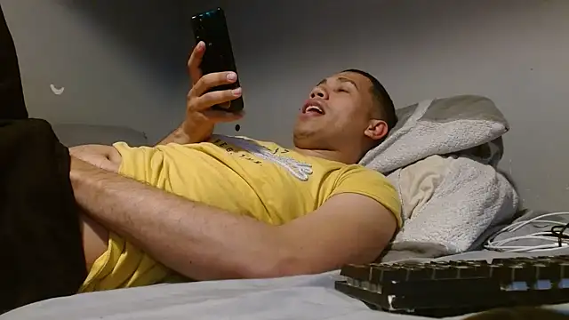 Snapshot of skiner222asd chatting on April 16, 2026, 2:01 am skiner222asd online show from April 16, 2026, 2:01 am