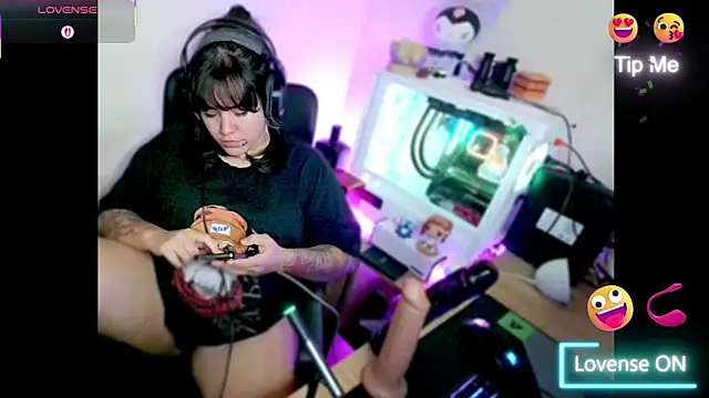 PinkDenial online show from December 4, 2025, 4:33 am