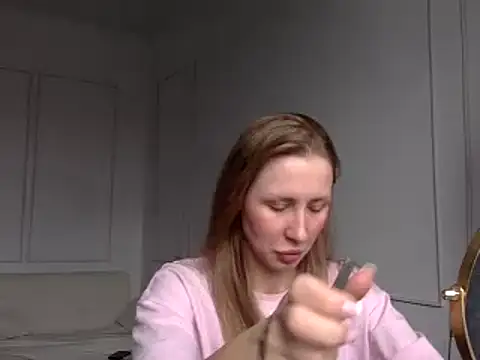 Snapshot of Alveryn chatting on November 1, 2025, 7:24 am Alveryn online show from November 1, 2025, 7:24 am