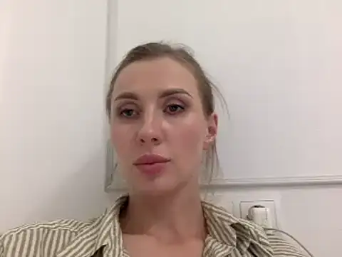 Snapshot of Alveryn chatting on November 3, 2025, 7:39 pm Alveryn online show from November 3, 2025, 7:39 pm