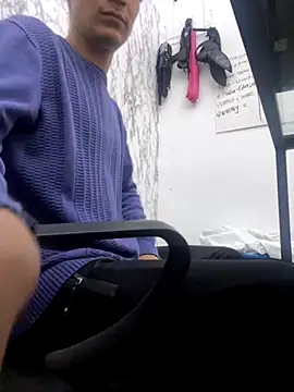 StevenHumps online show from October 2, 2025, 4:05 am