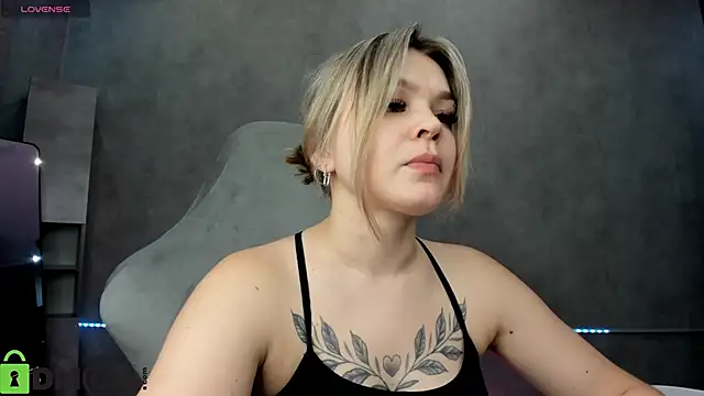 Snapshot of Jerry-Hall chatting on October 10, 2025, 6:14 am Jerry-Hall online show from October 10, 2025, 6:14 am