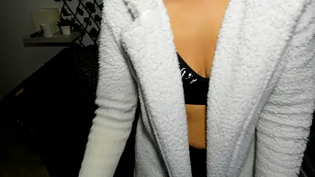 ASHLEY QUALLEY online show from November 8, 2025, 3:43 am