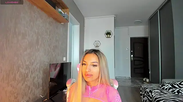 Anya Belle online show from November 20, 2025, 8:48 am