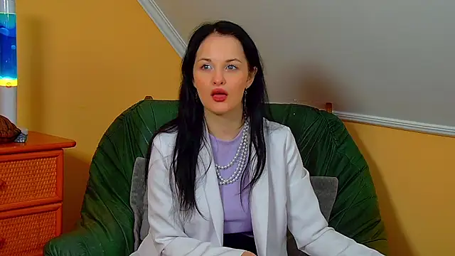 Snapshot of MollyMillsen chatting on November 7, 2025, 6:34 pm MollyMillsen online show from November 7, 2025, 6:34 pm