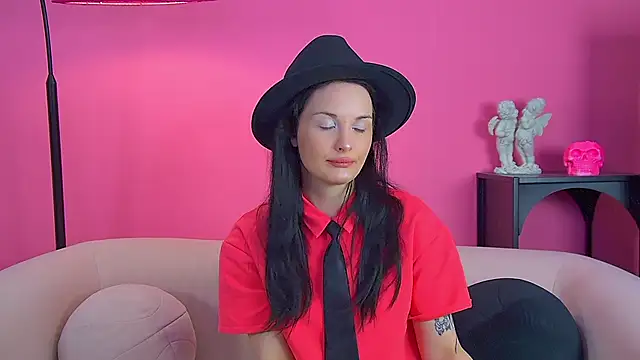 Snapshot of MollyMillsen chatting on November 21, 2025, 6:18 pm MollyMillsen online show from November 21, 2025, 6:18 pm