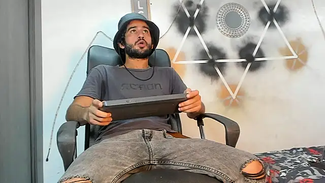 Aaron haren1 online show from September 18, 2025, 1:30 am