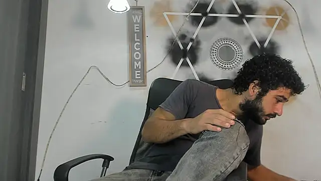 Aaron haren1 online show from September 25, 2025, 2:28 am