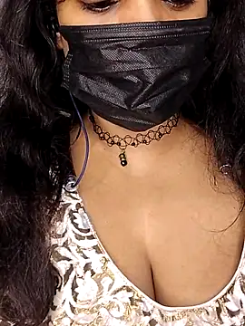 aliyaa9900 online show from October 30, 2025, 7:11 pm