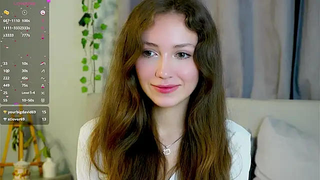 ZeniaBolich online show from October 15, 2025, 9:56 pm