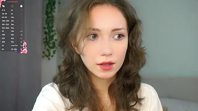 ZeniaBolich online show from November 7, 2025, 9:52 pm