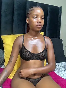 Snapshot of Littlebunny33 chatting on April 14, 2026, 7:19 pm Littlebunny33 online show from April 14, 2026, 7:19 pm