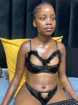 Snapshot of Littlebunny33 chatting on April 10, 2026, 7:43 pm Littlebunny33 online show from April 10, 2026, 7:43 pm