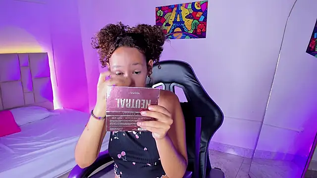 Snapshot of JennyLawrence chatting on October 8, 2025, 8:20 pm JennyLawrence online show from October 8, 2025, 8:20 pm