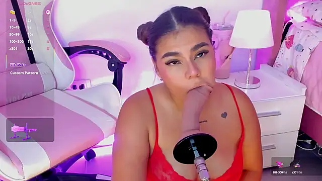 Snapshot of AliceThundeer chatting on September 12, 2025, 4:23 am AliceThundeer online show from September 12, 2025, 4:23 am