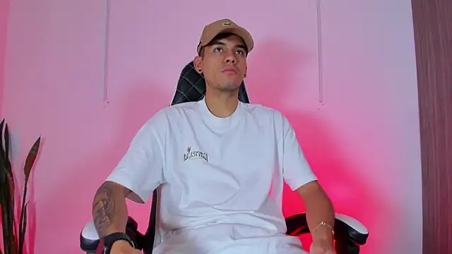 Nickyblazze  online show from October 11, 2025, 12:06 pm