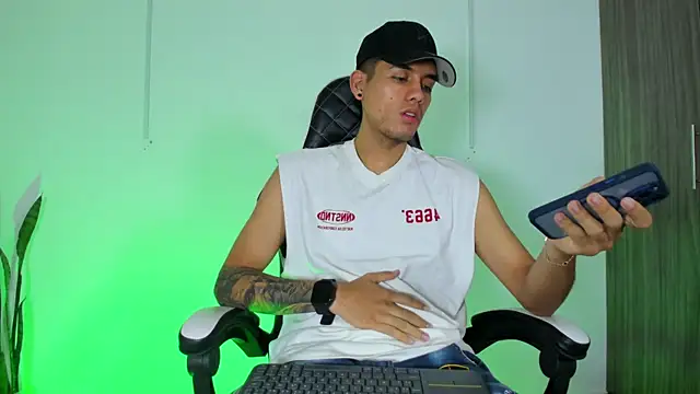 Nickyblazze  online show from October 12, 2025, 12:17 pm