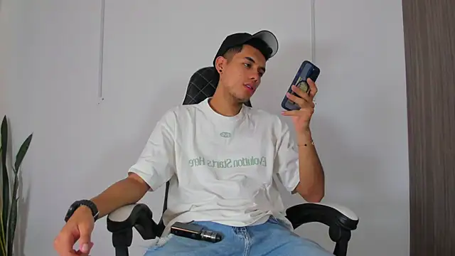Snapshot of Nickyblazze_ chatting on September 27, 2025, 2:01 pm Nickyblazze online show from September 27, 2025, 2:01 pm