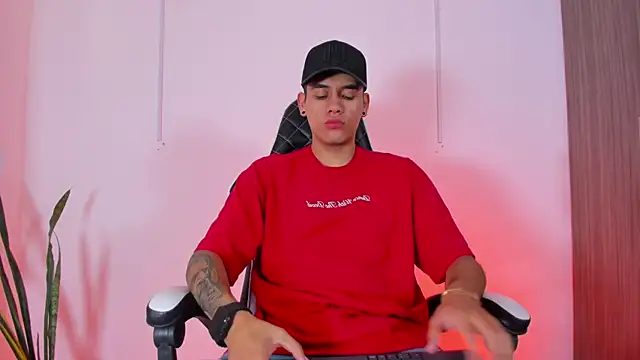 Nickyblazze  online show from October 14, 2025, 1:12 pm