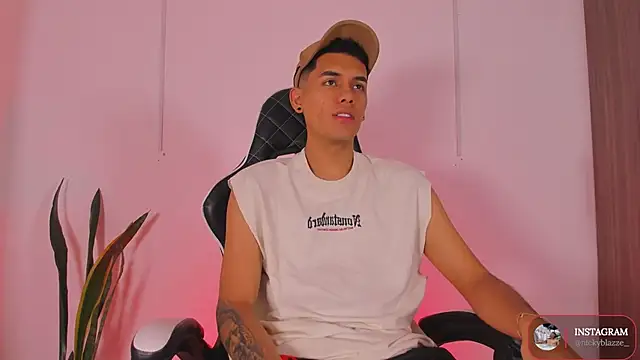 Nickyblazze  online show from October 25, 2025, 12:28 pm