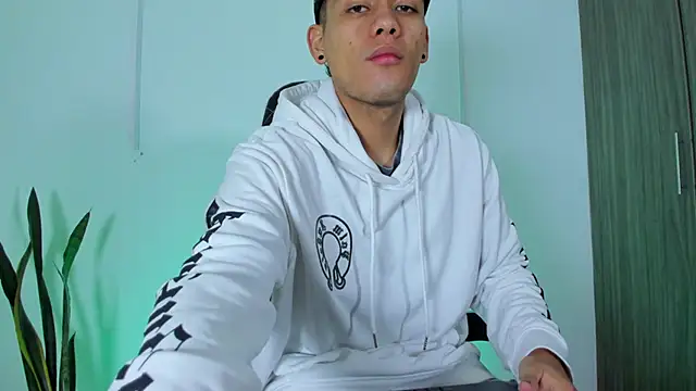Snapshot of Nickyblazze_ chatting on October 6, 2025, 11:44 am Nickyblazze online show from October 6, 2025, 11:44 am