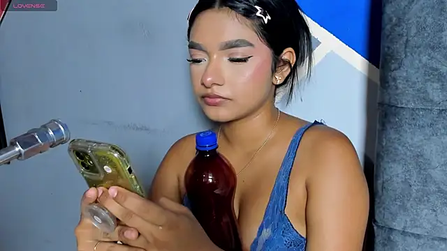 lau-hot online show from December 17, 2025, 6:57 pm