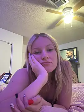 xoxooloveee online show from July 3, 2026, 3:35 am