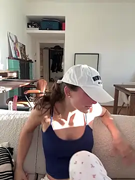 SophiiaStarr online show from September 14, 2025, 4:07 pm