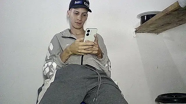 Snapshot of sam_hottt chatting on September 26, 2025, 8:27 pm sam hottt online show from September 26, 2025, 8:27 pm