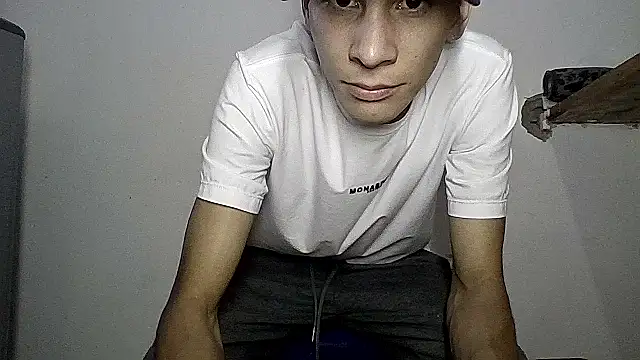 Snapshot of sam_hottt chatting on October 14, 2025, 9:15 pm sam hottt online show from October 14, 2025, 9:15 pm