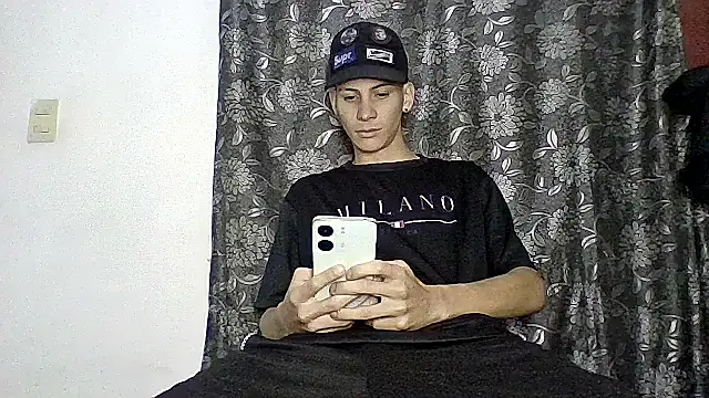 Snapshot of sam_hottt chatting on September 30, 2025, 4:51 am sam hottt online show from September 30, 2025, 4:51 am