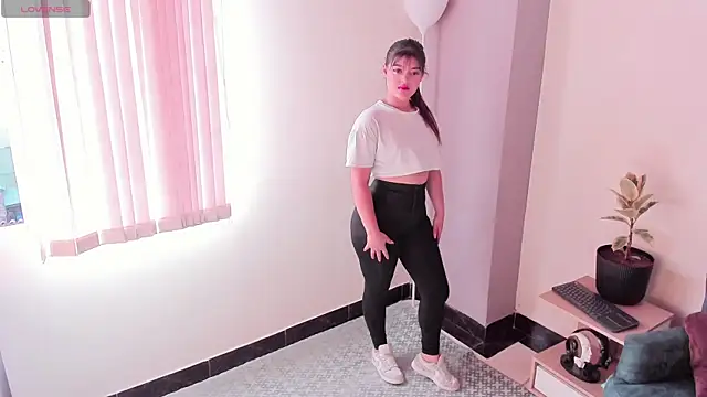 Maxinnevance online show from September 15, 2025, 7:36 pm