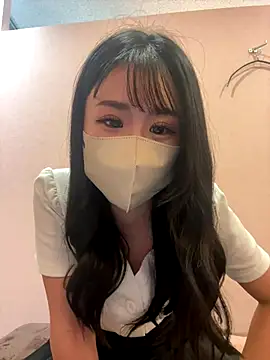 Snapshot of Ema-- chatting on October 1, 2025, 10:09 am Ema-- online show from October 1, 2025, 10:09 am