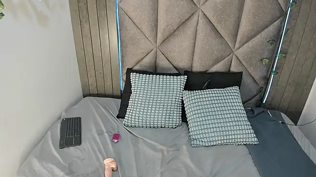 AAronBaker  online show from October 11, 2025, 7:48 pm