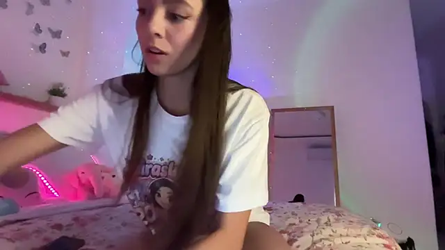 Snapshot of keirasworld chatting on June 3, 2026, 12:11 am keirasworld online show from June 3, 2026, 12:11 am