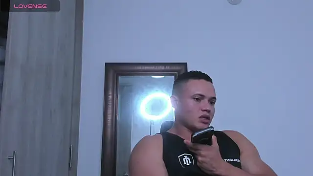 KingLevi01 online show from October 15, 2025, 10:18 pm