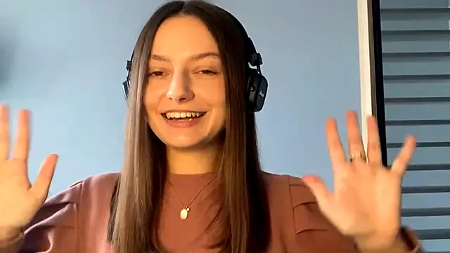 Snapshot of SoulHiperAgne_ chatting on October 3, 2025, 12:06 pm SoulHiperAgne online show from October 3, 2025, 12:06 pm